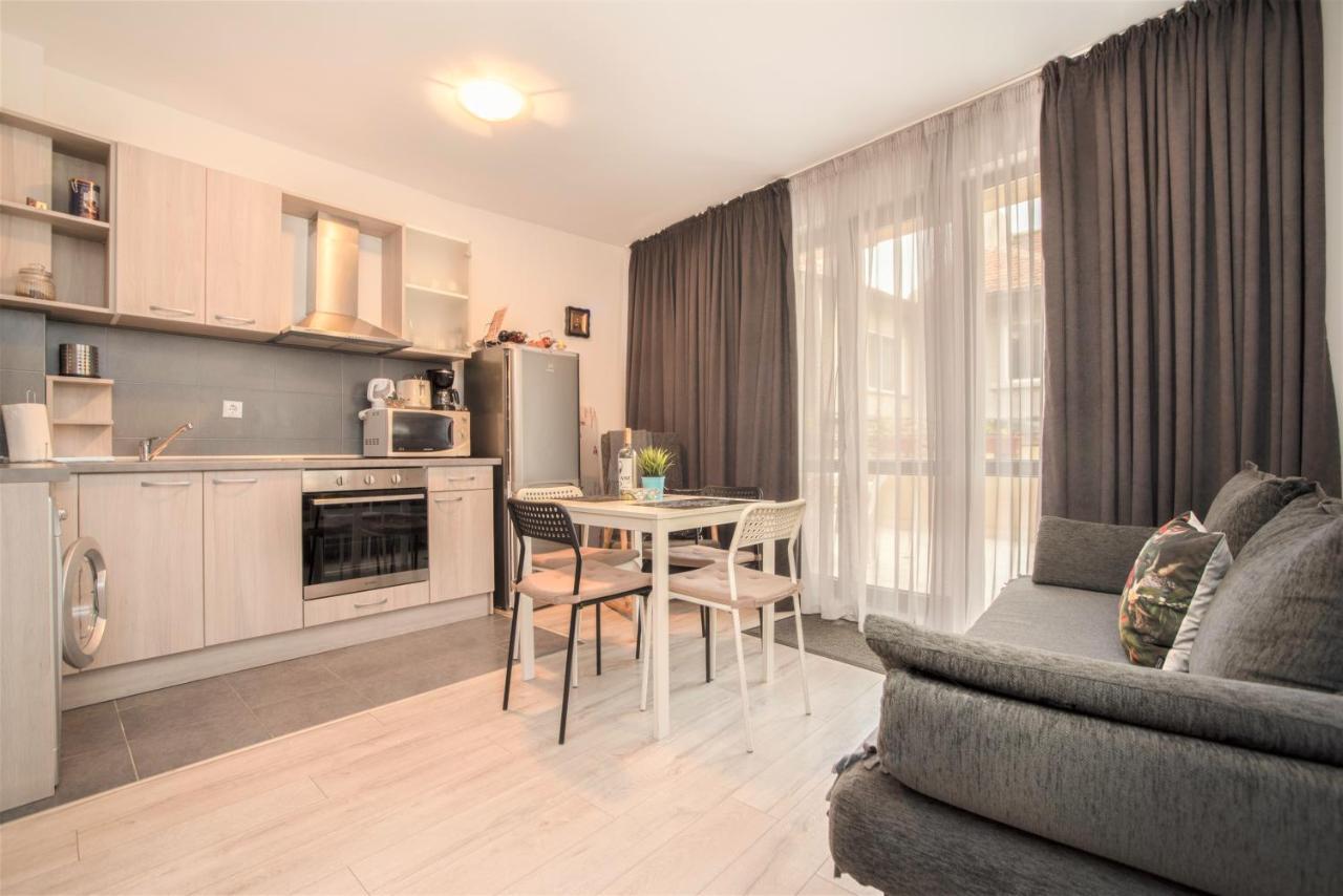 Vera By Rv Apartment Varna